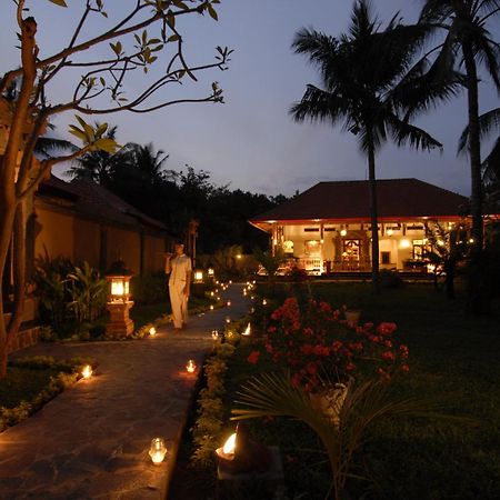 Banyualit Spa 'N Resort Lovina Buitenkant foto