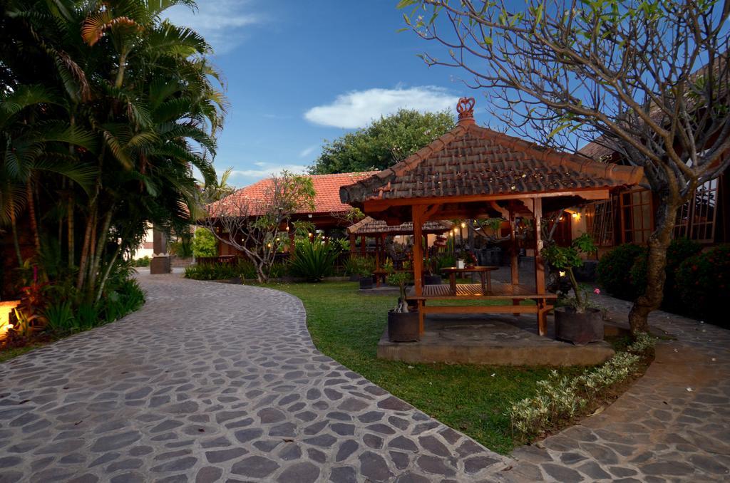 Banyualit Spa 'N Resort Lovina Buitenkant foto