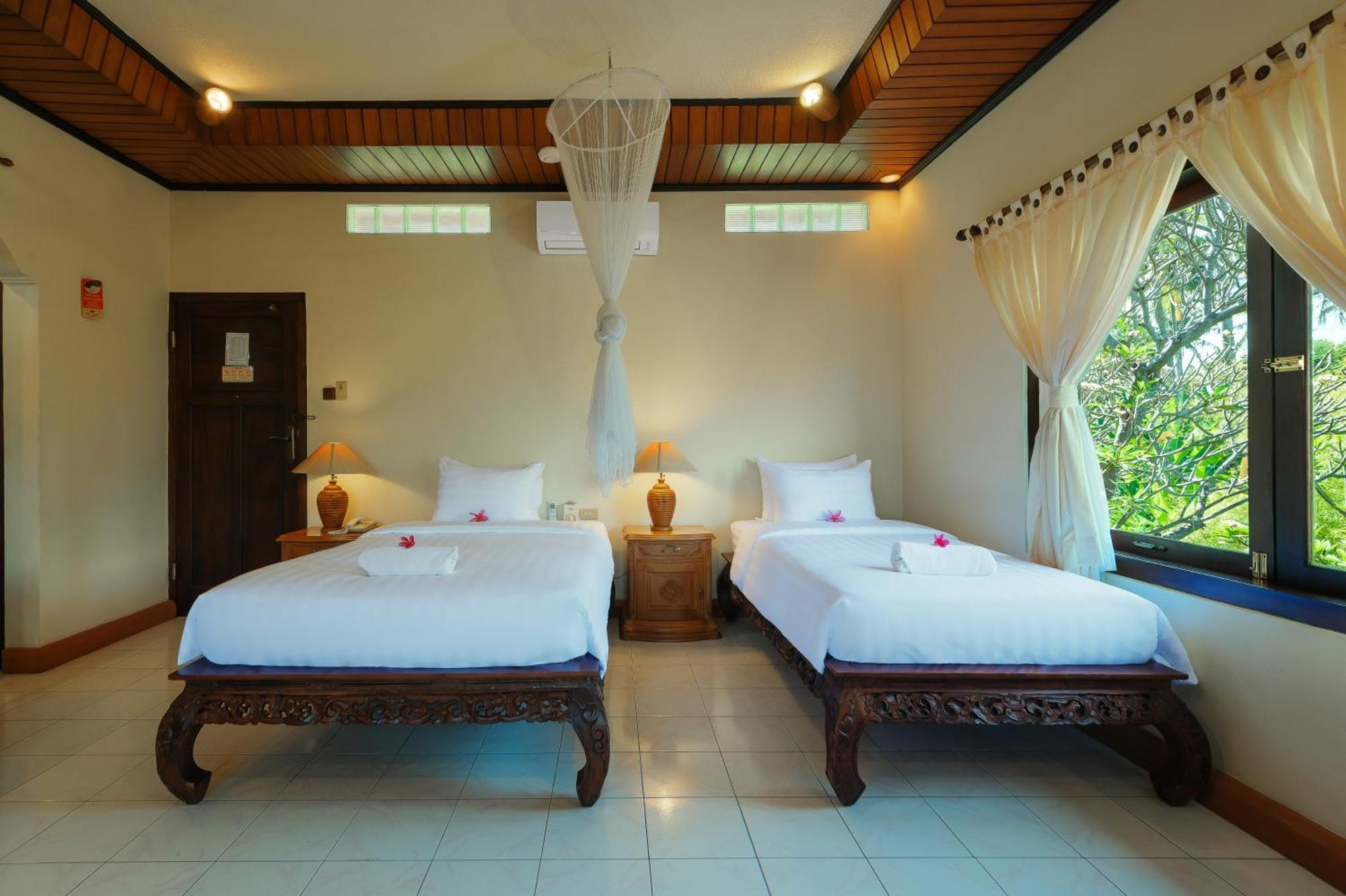 Banyualit Spa 'N Resort Lovina Buitenkant foto