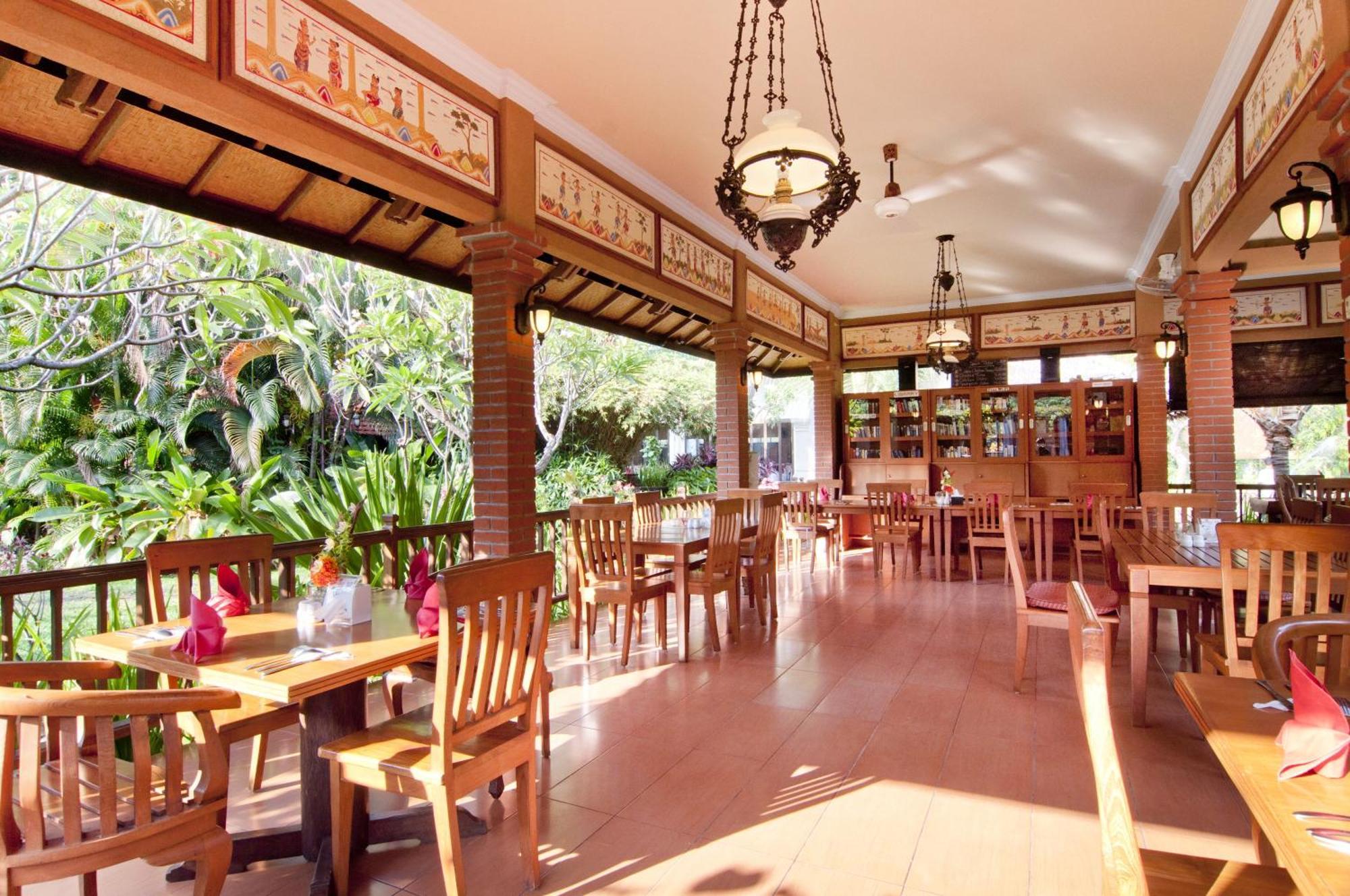 Banyualit Spa 'N Resort Lovina Buitenkant foto