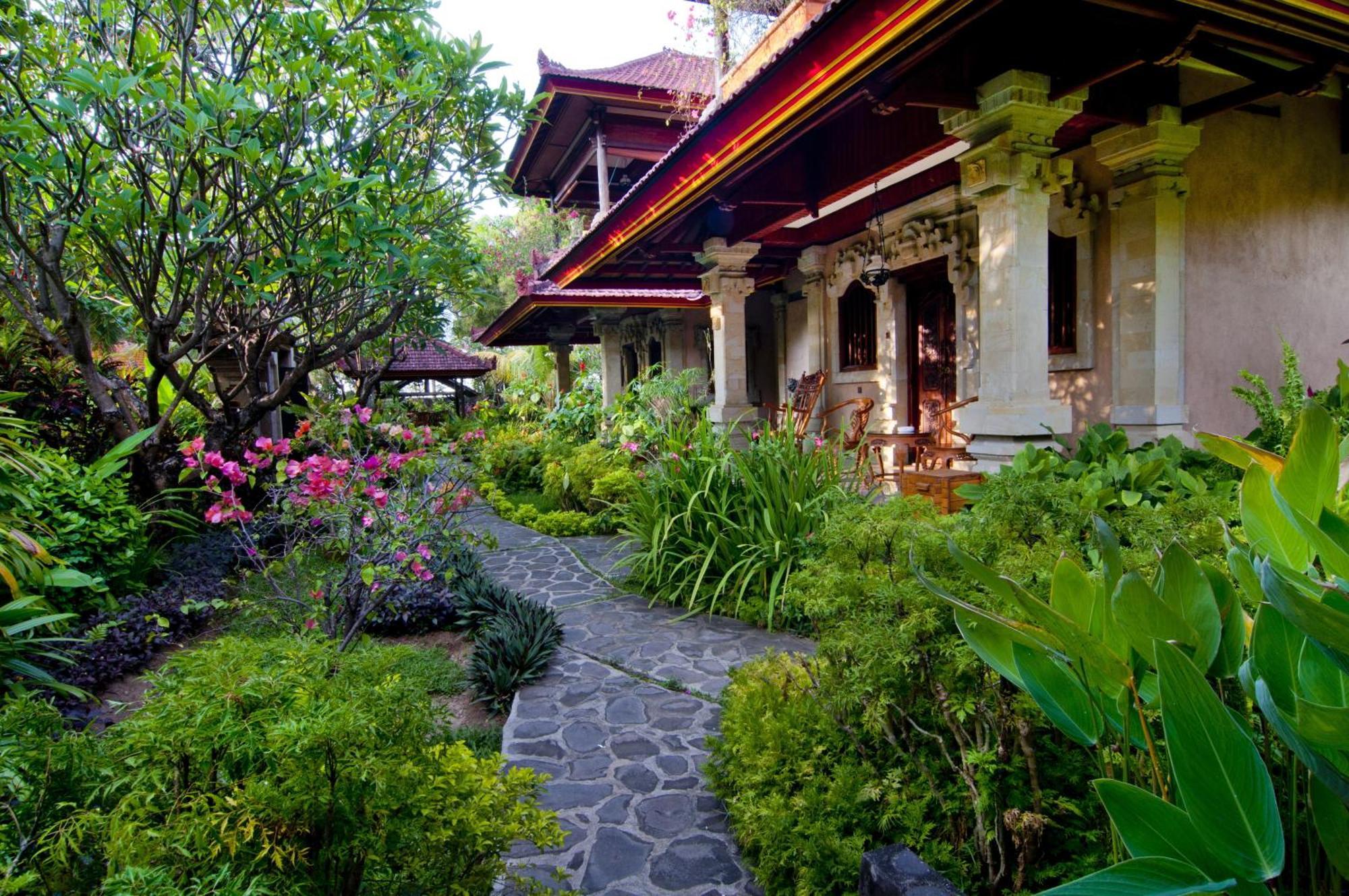 Banyualit Spa 'N Resort Lovina Buitenkant foto