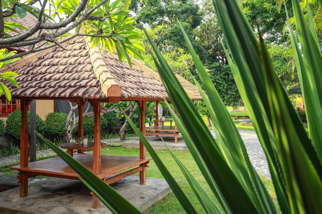 Banyualit Spa 'N Resort Lovina Buitenkant foto