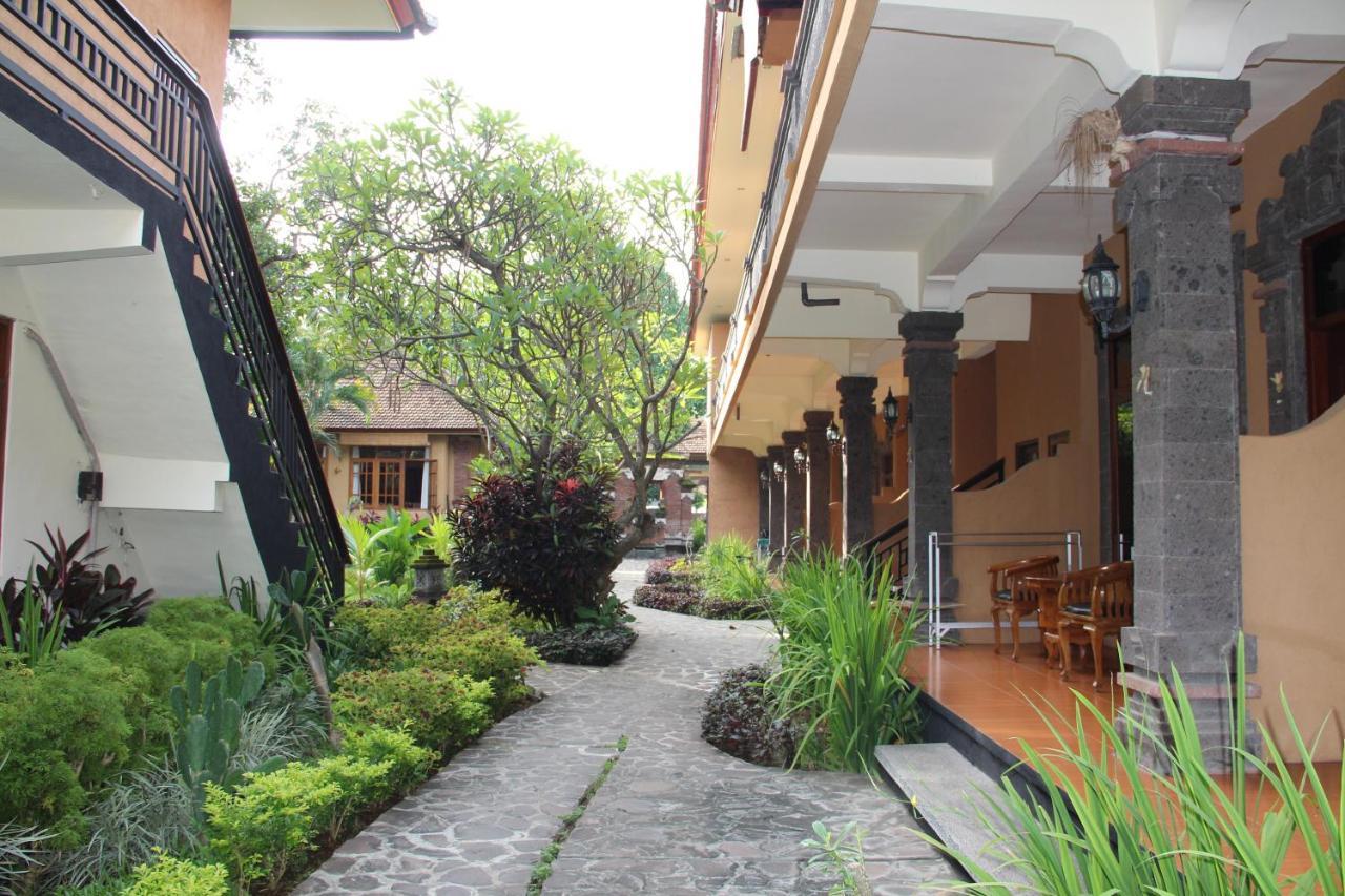 Banyualit Spa 'N Resort Lovina Buitenkant foto