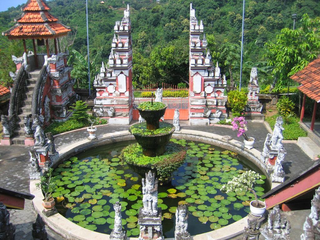 Banyualit Spa 'N Resort Lovina Buitenkant foto