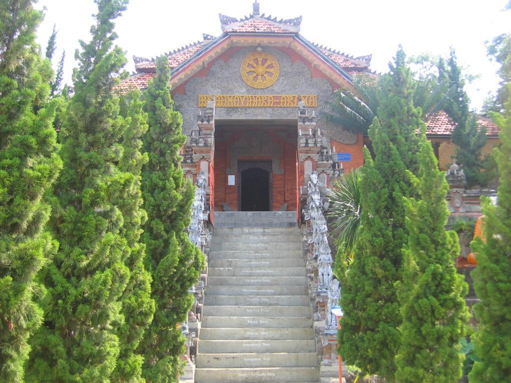 Banyualit Spa 'N Resort Lovina Buitenkant foto